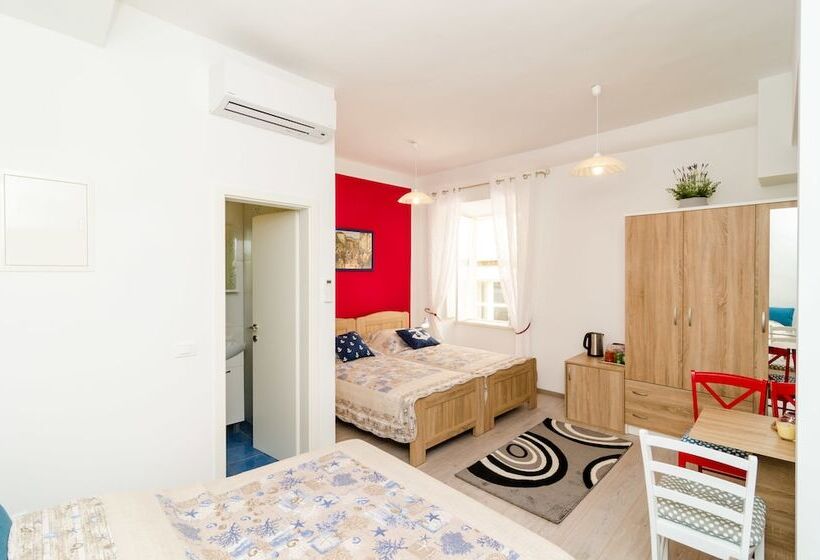 חדר קומפורט לשלושה, Rooms Tezoro