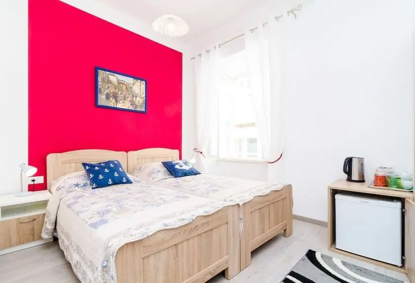 اتاق راحتی سه تخته, Rooms Tezoro