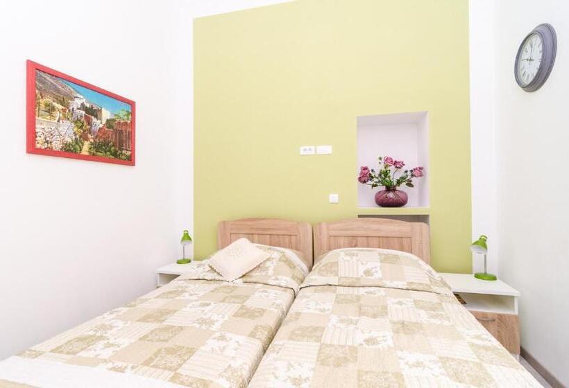 Номер Стандарт Вид на Город, Rooms Tezoro
