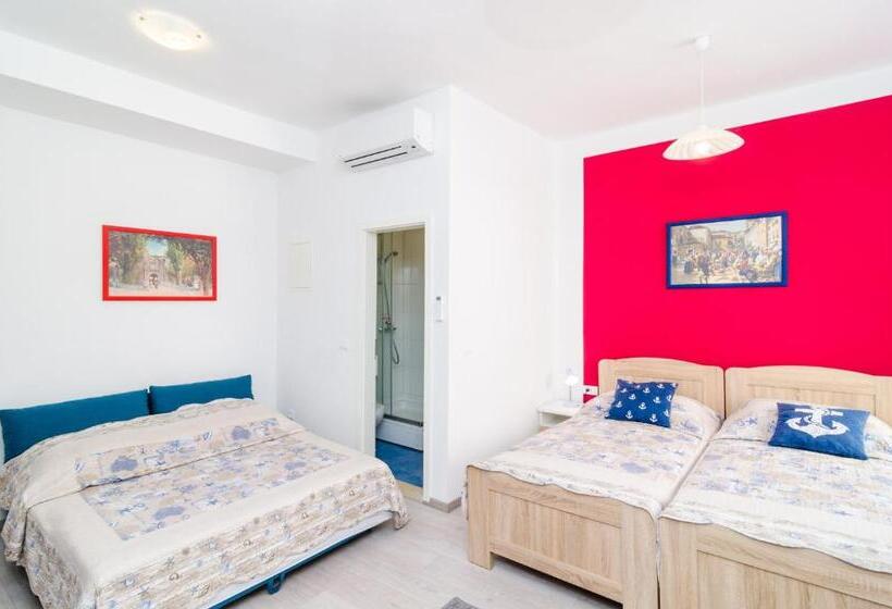 חדר קומפורט לשלושה, Rooms Tezoro