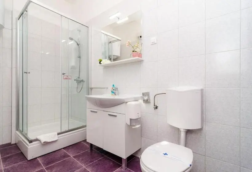 استودیوی لوکس, Rooms Tezoro