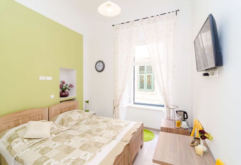Номер Стандарт Вид на Город, Rooms Tezoro