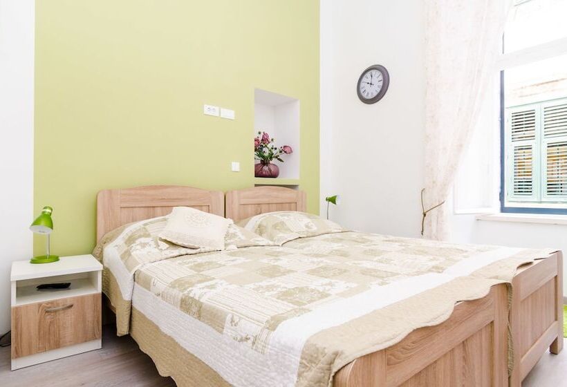 Номер Стандарт Вид на Город, Rooms Tezoro
