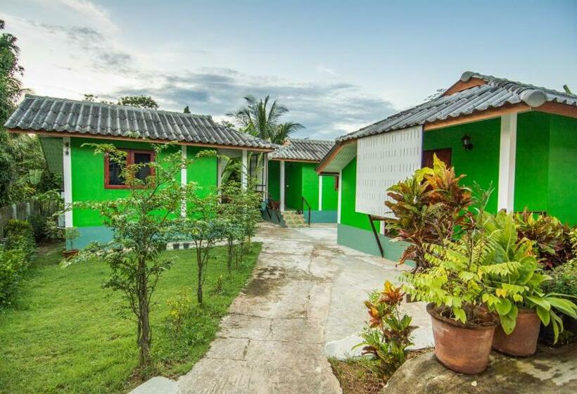 חדר סטנדרט עם מרפסת, Sarm Mork Guest House