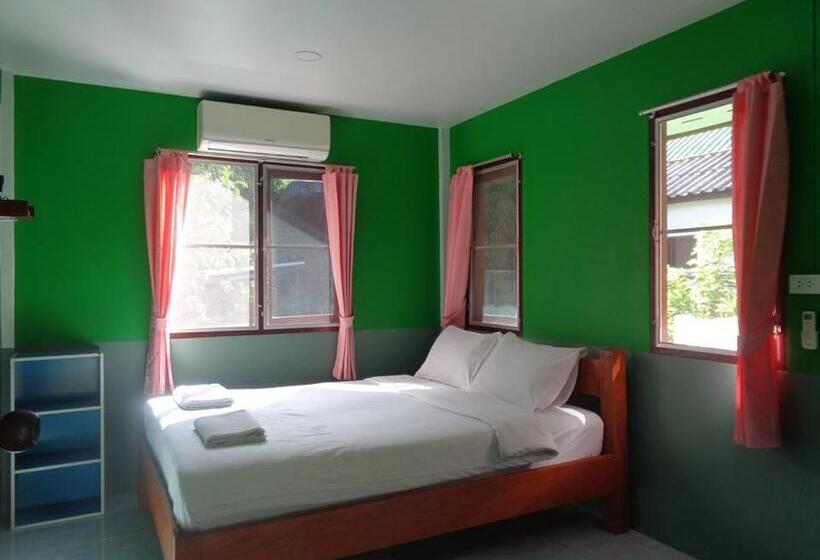 חדר סטנדרט עם מרפסת, Sarm Mork Guest House