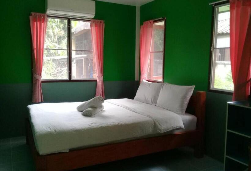 חדר סטנדרט עם מרפסת, Sarm Mork Guest House