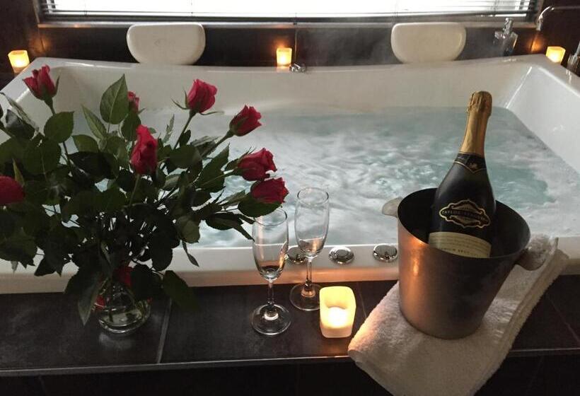 Люкс Кровать Кинг, Spa Suites At Raven