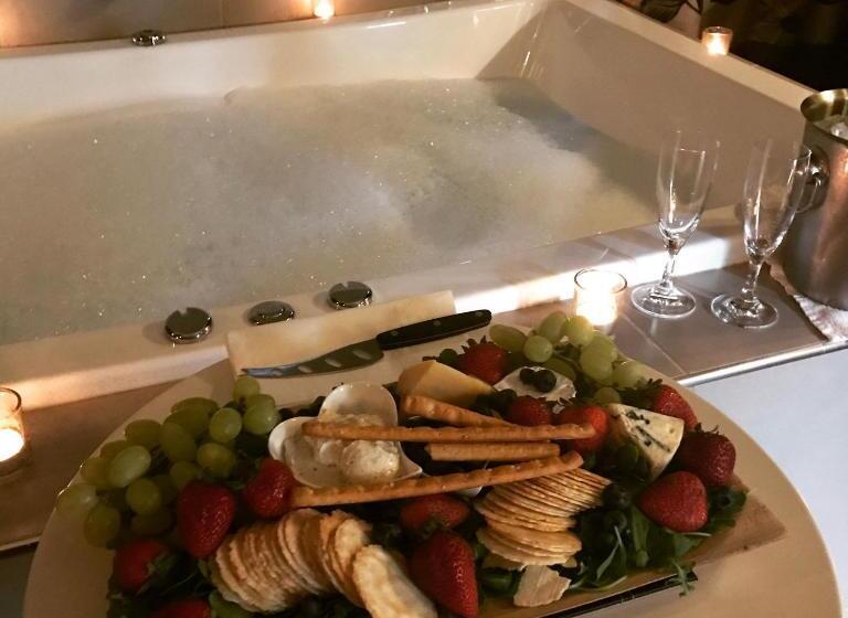 Люкс Кровать Кинг, Spa Suites At Raven