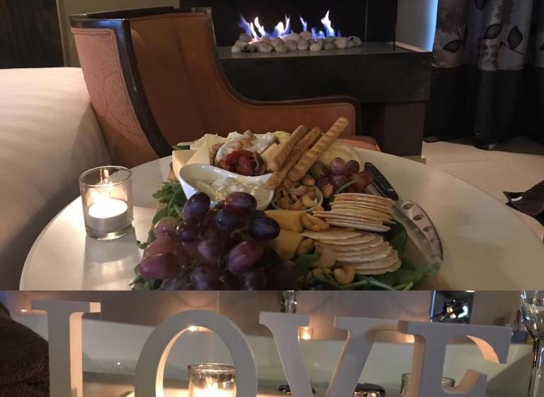 스위트 킹사이즈 침대, Spa Suites At Raven