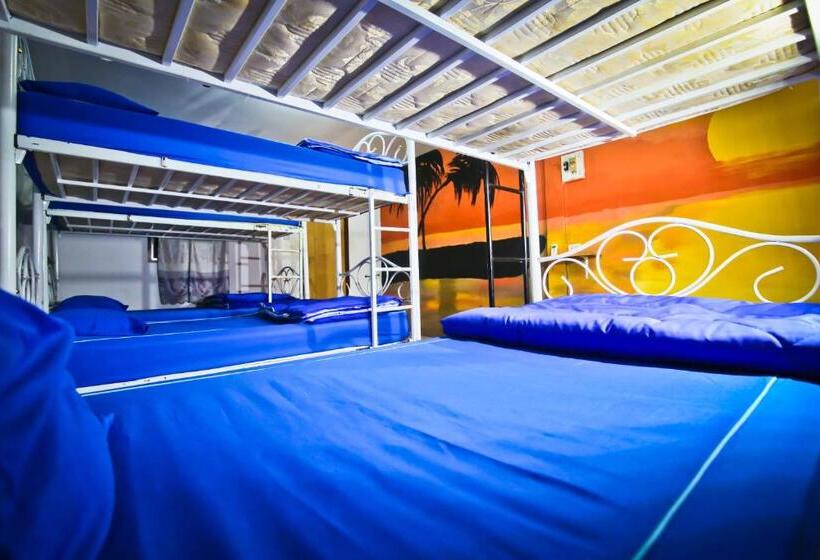 Łóżko we Wspólnym Pokoju, Phangan Arena Hostel