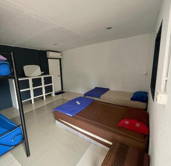 Łóżko we Wspólnym Pokoju, Phangan Arena Hostel