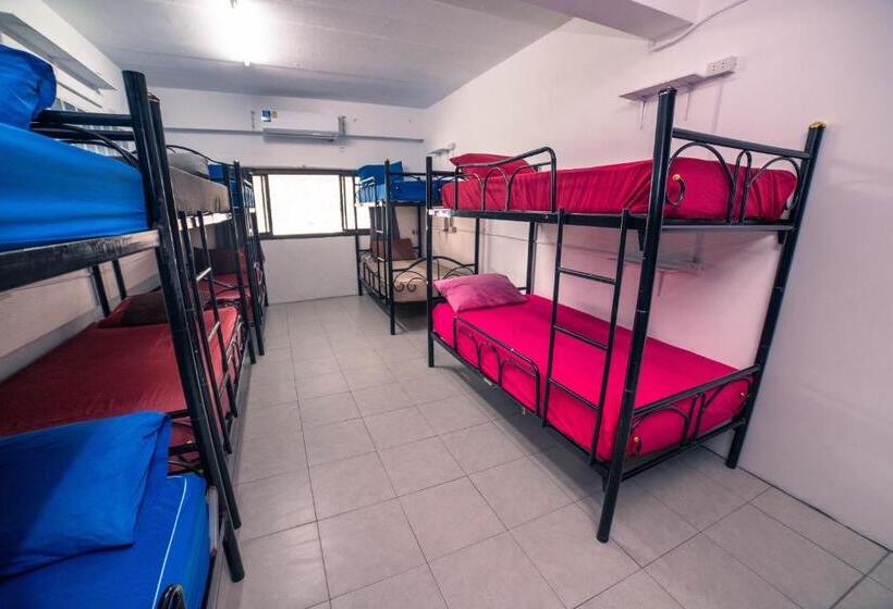 Łóżko we Wspólnym Pokoju, Phangan Arena Hostel