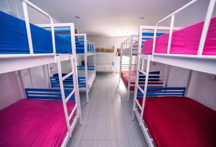 Łóżko we Wspólnym Pokoju, Phangan Arena Hostel