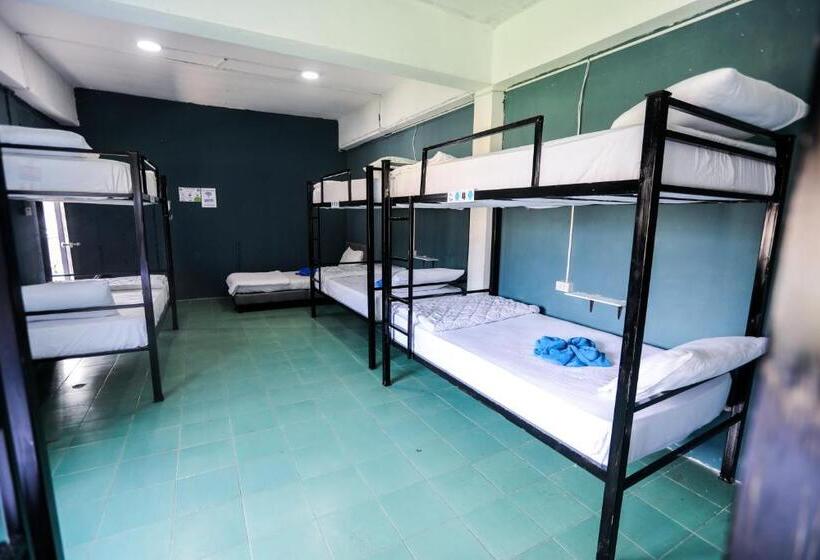 Łóżko we Wspólnym Pokoju, Phangan Arena Hostel