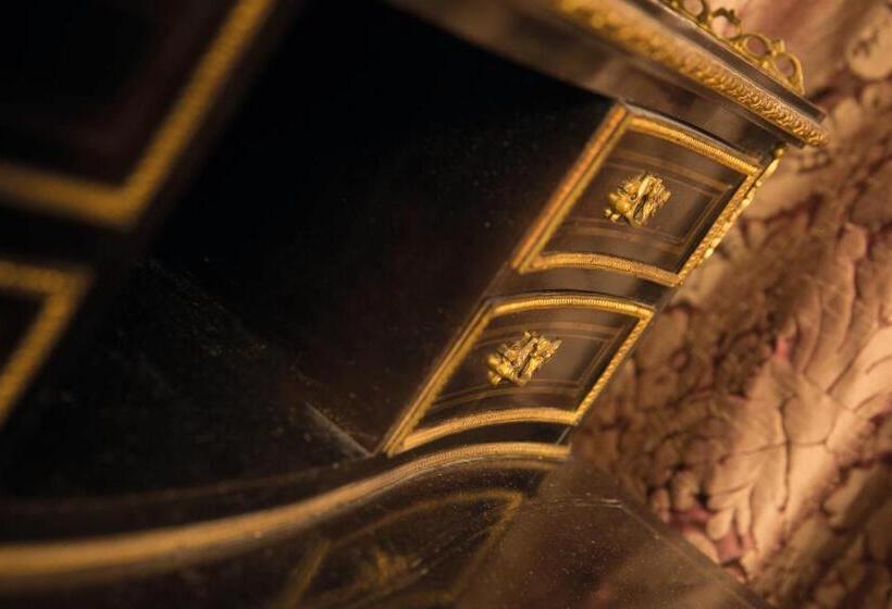 اتاق استاندارد, Louise Sur Cour