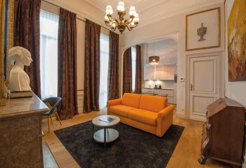 سوییت سوپریور, Louise Sur Cour