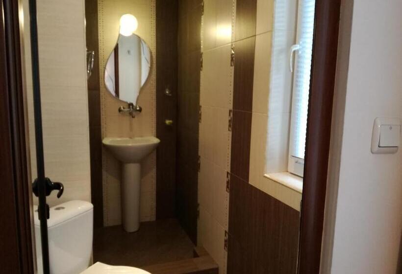 דירת שני חדרים עם מרפת, Blyan Family