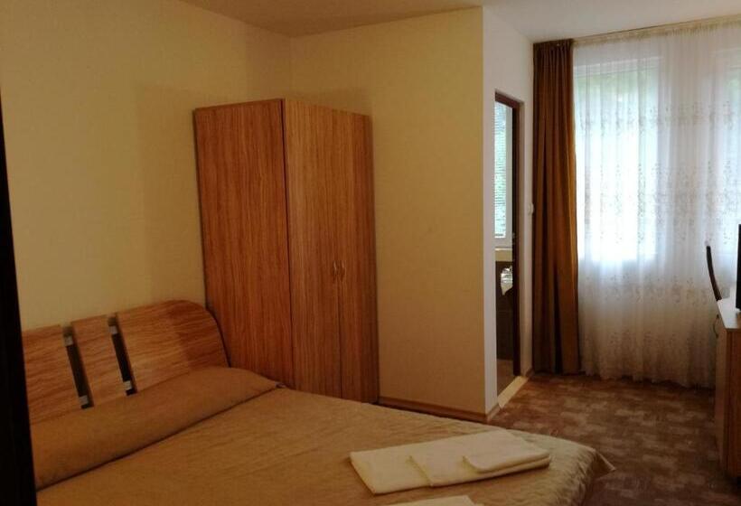 דירת שני חדרים עם מרפת, Blyan Family