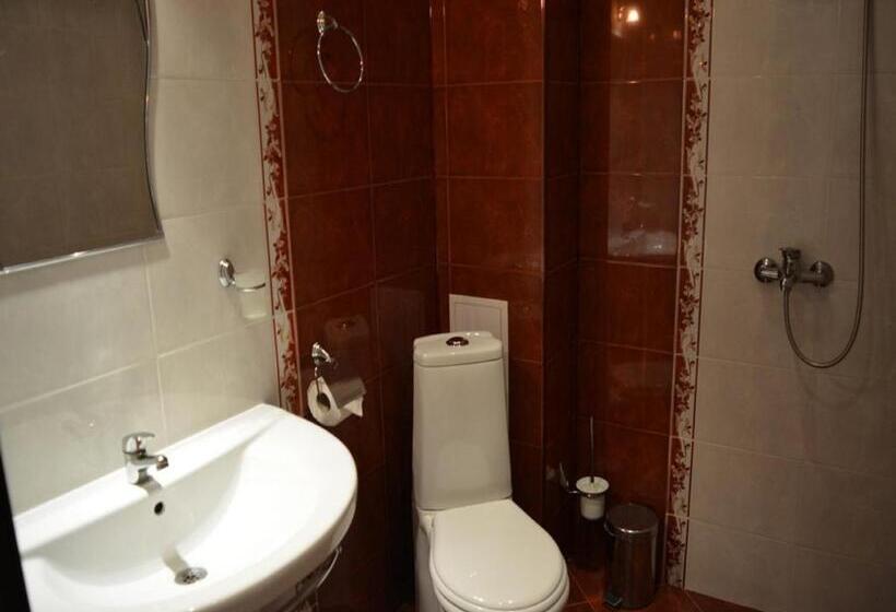 סוויטה, Blyan Family