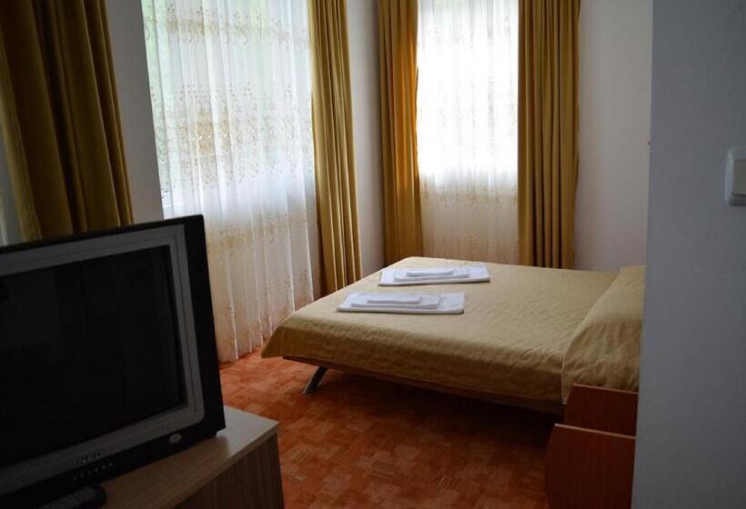 סוויטה, Blyan Family