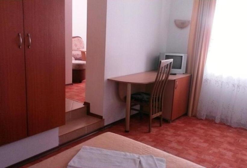 סוויטה, Blyan Family