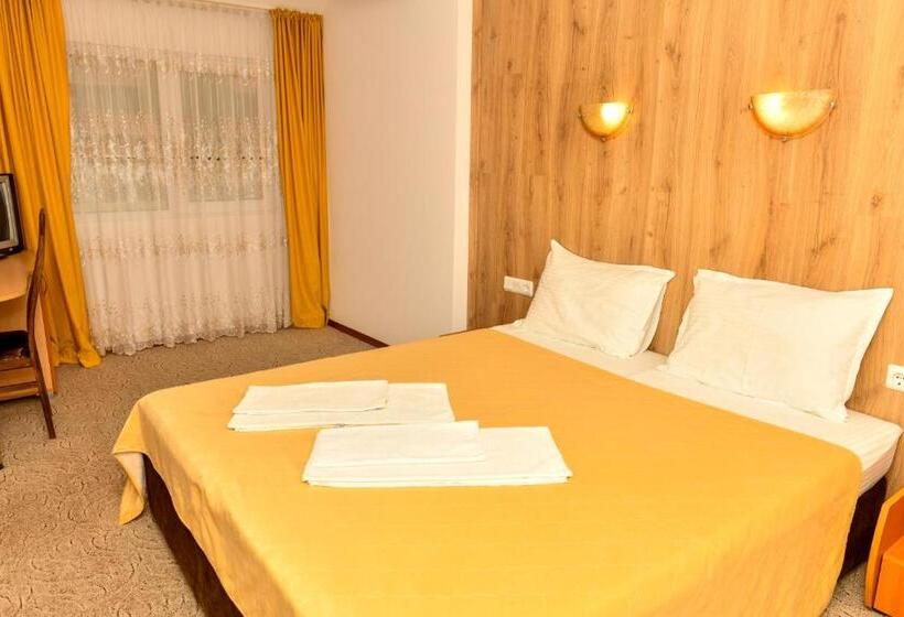 סוויטה, Blyan Family