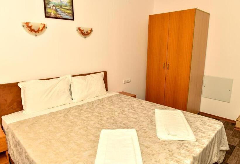 סוויטה, Blyan Family