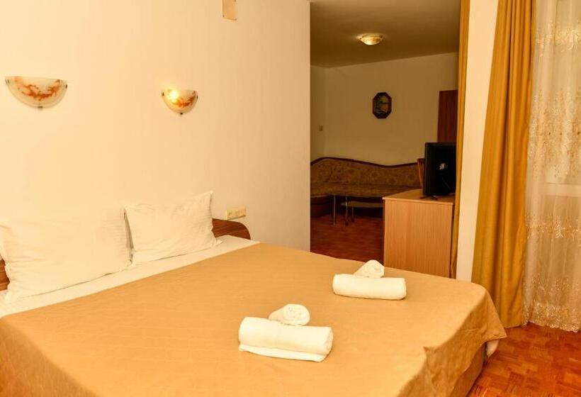 סוויטה, Blyan Family