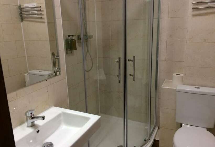 デラックストリプルルーム, Crosshill House