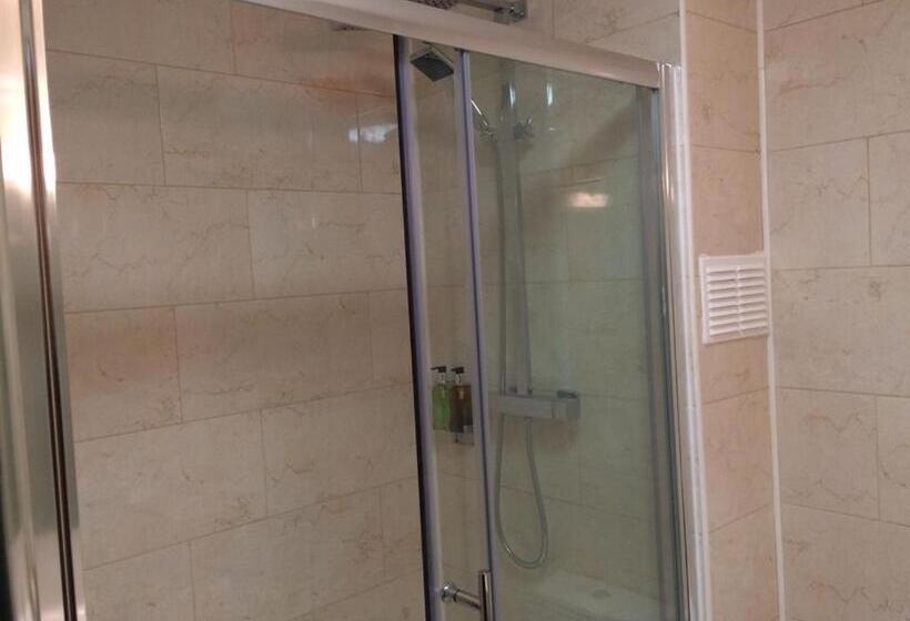 デラックスルーム, Crosshill House