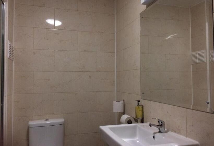 ベーシックルーム, Crosshill House