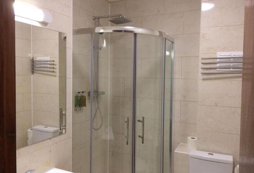 ベーシックルーム, Crosshill House