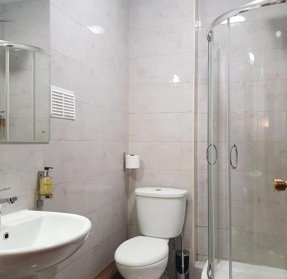 スタンダードルーム, Crosshill House