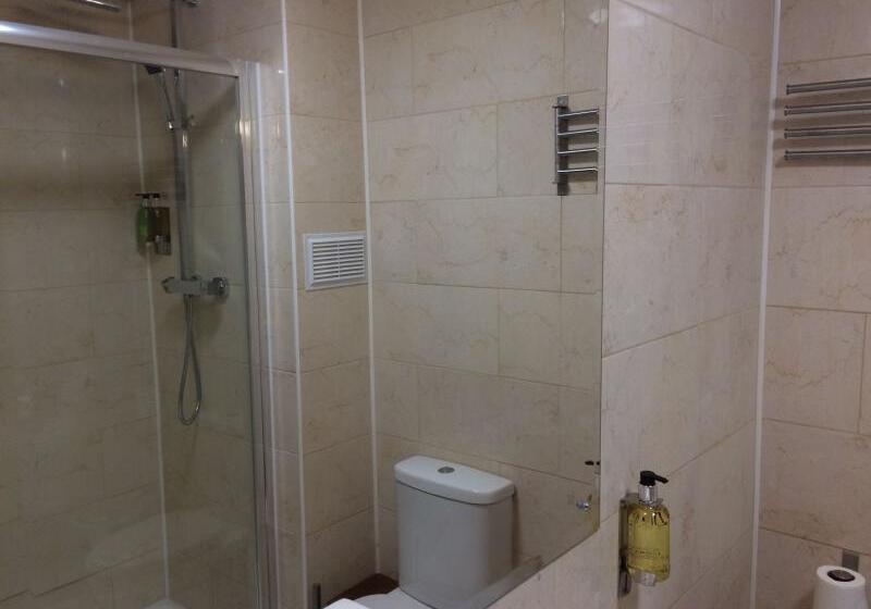 デラックスルーム, Crosshill House