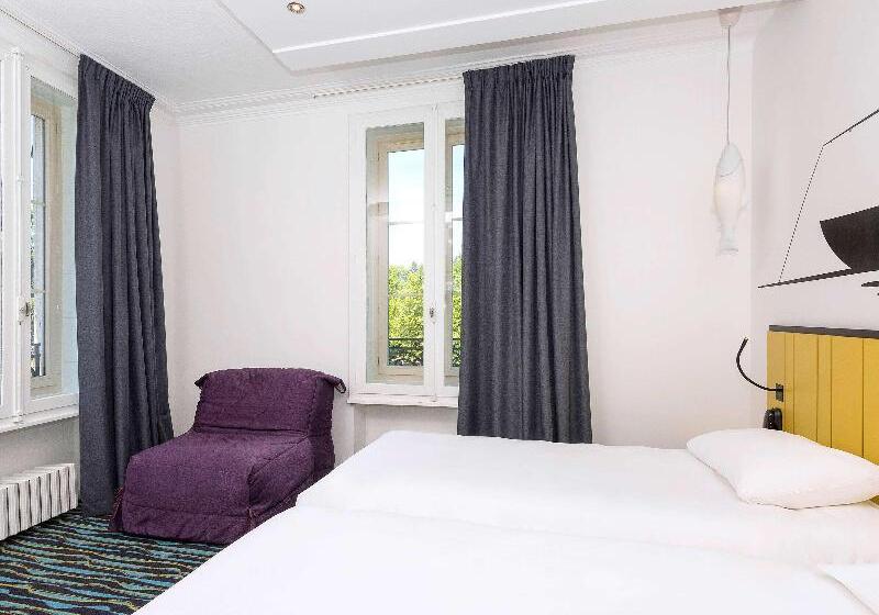 デラックストリプルルーム, Crosshill House