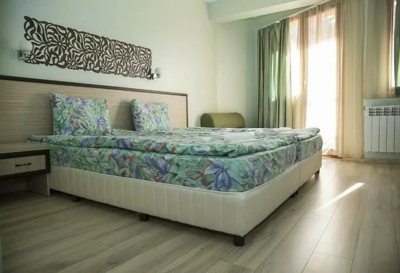 اتاق استاندارد با بالکن, Family Hotel Emaly Green
