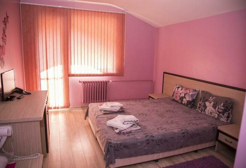 اتاق استاندارد با بالکن, Family Hotel Emaly Green