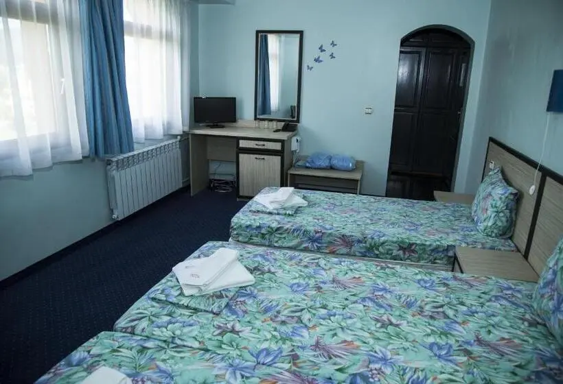 اتاق استاندارد سه نفره, Family Hotel Emaly Green