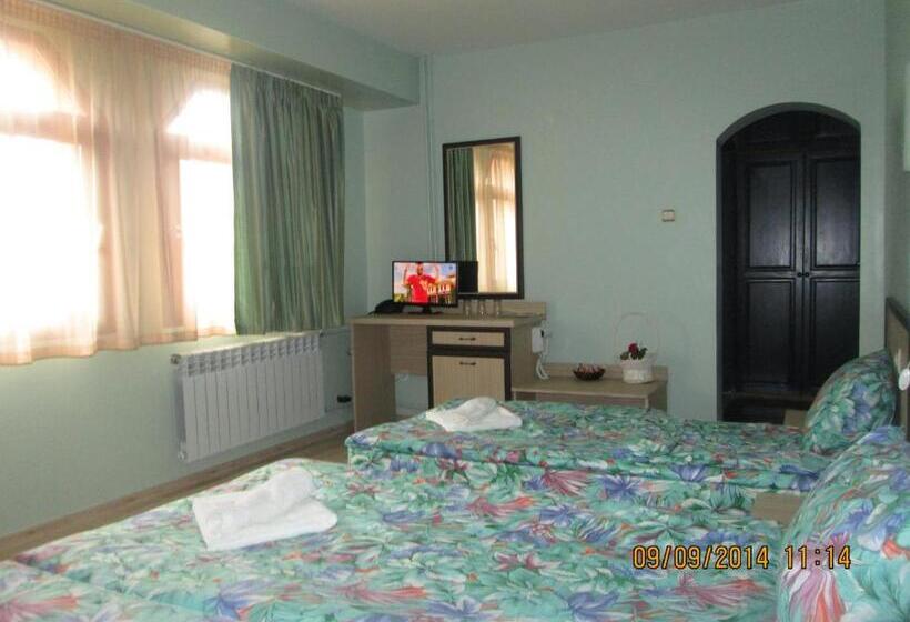 اتاق استاندارد سه نفره, Family Hotel Emaly Green