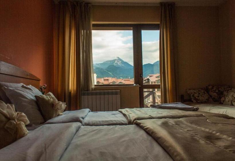 غرفة قياسية ثلاثية مزودة بشرفة, Pirina Club