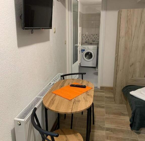 إستوديو قياسى, Pirina Club