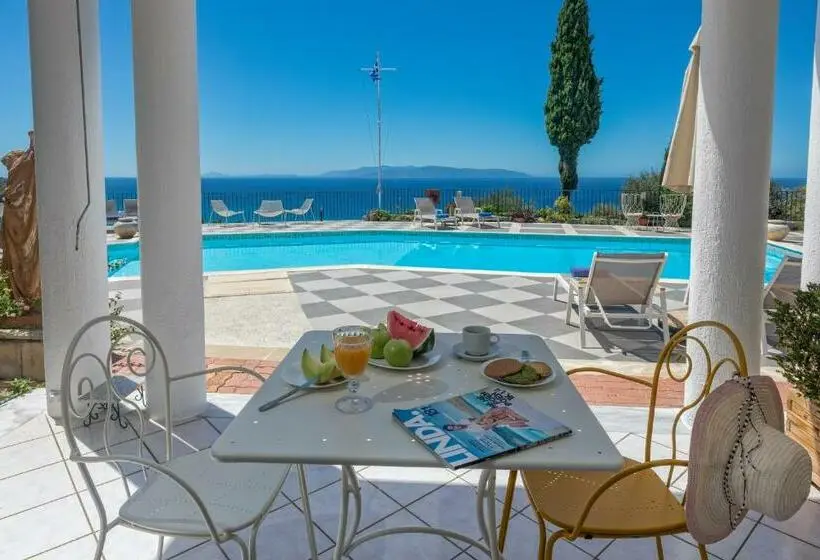 スタンダードスタジオ, Garbis Villas & Apartments