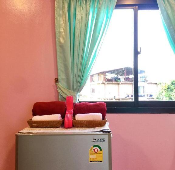 غرفة قياسية مطلّة علي حمام السباحة, Chor Chang House