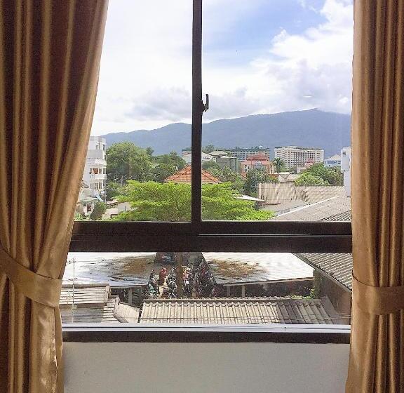 高级大房间, Chor Chang House