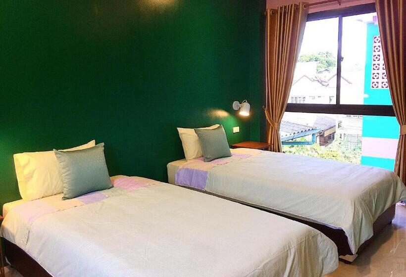 标准间带游泳池, Chor Chang House