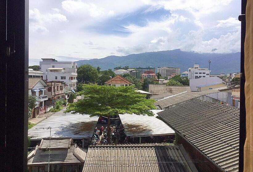 Номер Superior, Chor Chang House