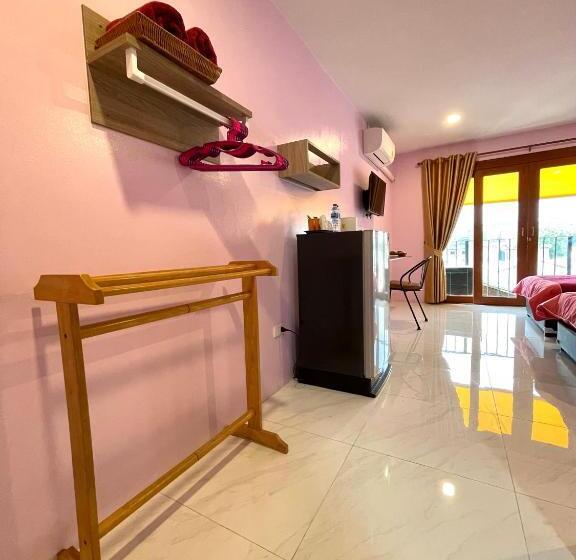 غرفة قياسية مطلة على الجبل, Chor Chang House