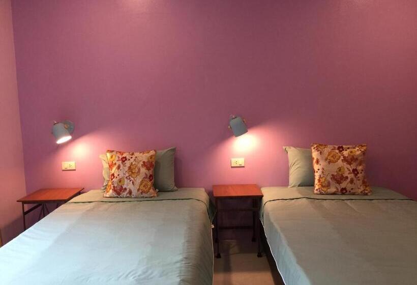 غرفة قياسية مطلة على الجبل, Chor Chang House