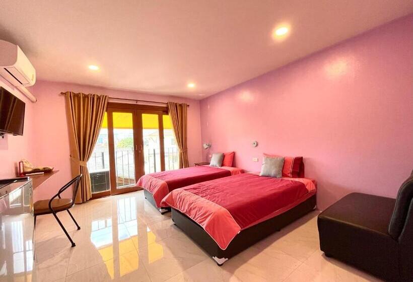 غرفة قياسية مطلة على الجبل, Chor Chang House