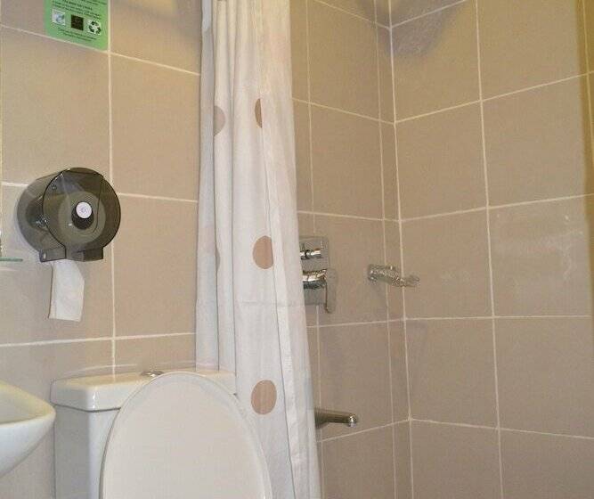 اتاق استاندارد, Columbus Plaza